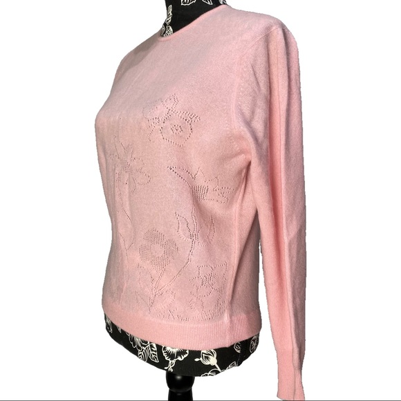 SOFT PINK SWEATER W/WHITE DAISIES main image 1